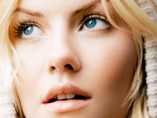 Elisha Cuthbert