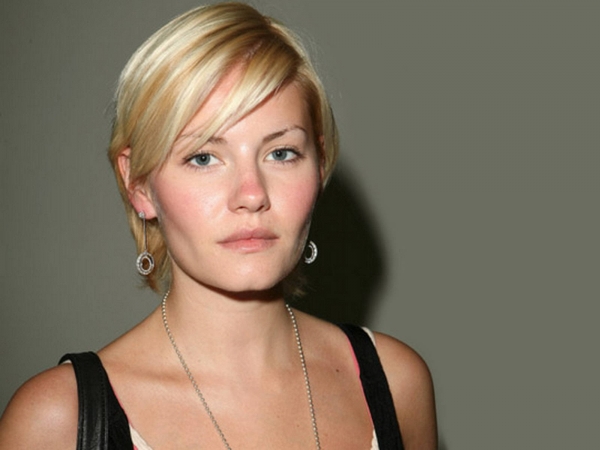 Elisha Cuthbert