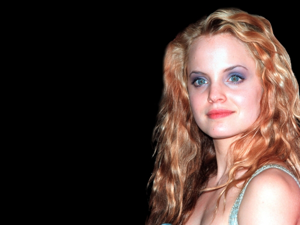 Mena Suvari