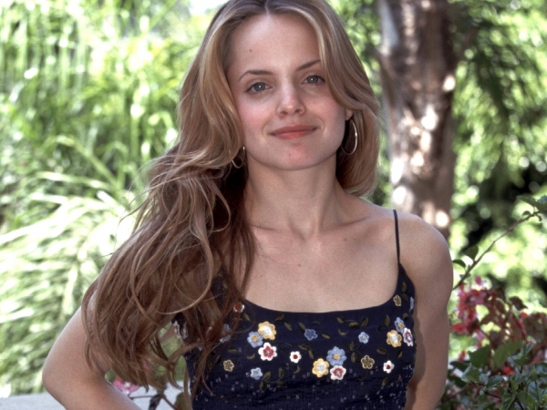 Mena Suvari