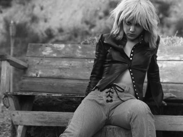 Mena Suvari