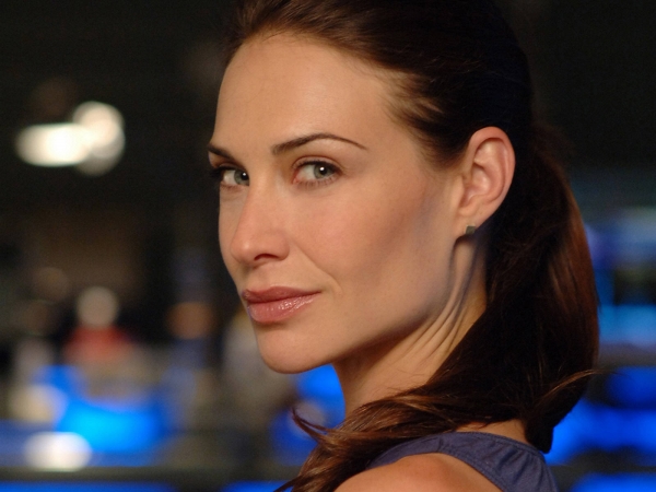 Claire Forlani