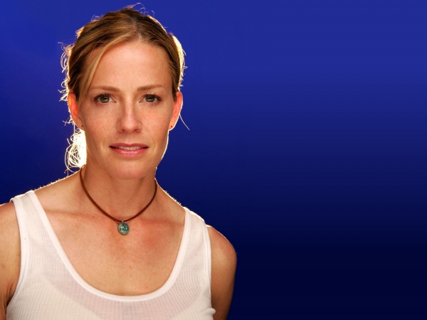 Elizabeth Shue