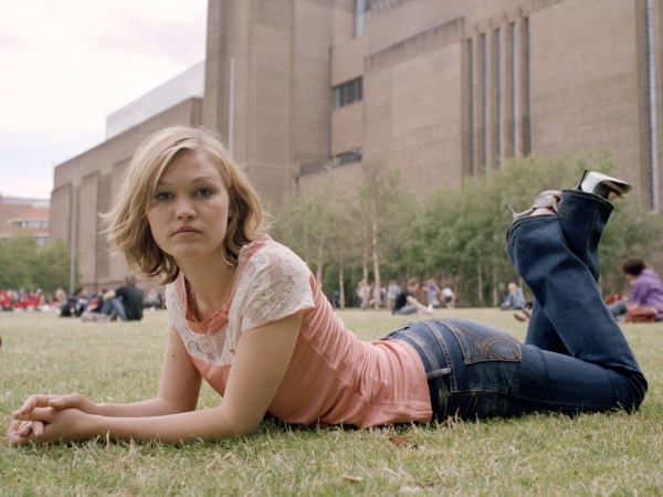 Julia Stiles