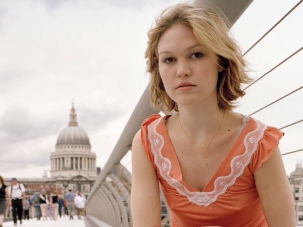 Julia Stiles