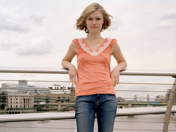 Julia Stiles