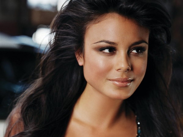 Nathalie Kelley