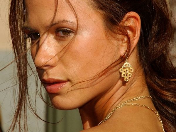 Rhona Mitra