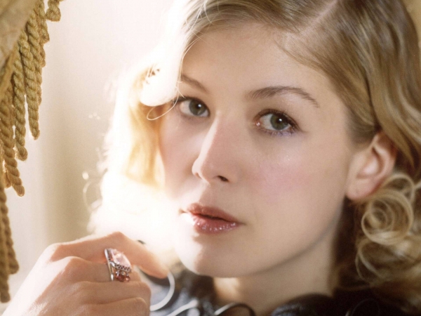 Rosamund Pike