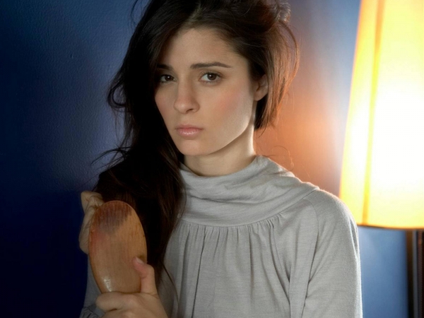 Shiri Appleby