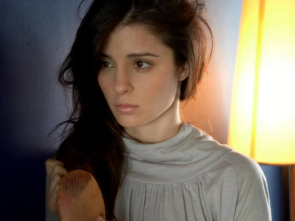 Shiri Appleby